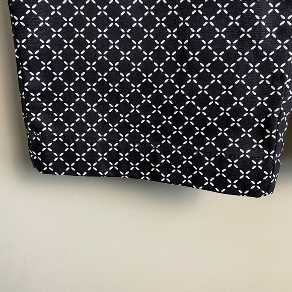 St. John's Bay Women's Black & White Dashed Diamond Pattern Capri Dress Pants 12 - Picture 3 of 14